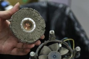 电脑吹灰毁硬盘怎么办？如何正确清理电脑灰尘？