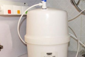 解决家用净水器水管不通问题的方法（快速修复家用净水器水管堵塞的有效技巧）