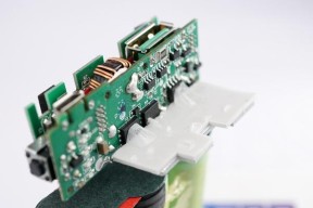 手机电池胶盒打开方法图解有吗？步骤复杂吗？