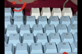新手玩lol应该选择哪种键盘？键盘对游戏体验有何影响？