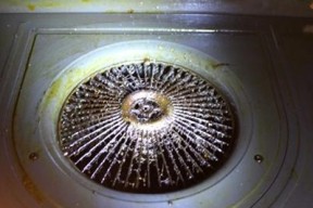 油烟机进水的清洗方法（保护家庭的健康与安全）