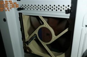华硕主板风扇安装扣具的正确方法是什么？