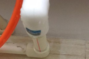 热水器上水水管漏水原因分析及解决方法（热水器上水水管漏水的原因及如何修复）