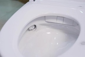 马桶水箱漏水一直响怎么办？如何快速解决？