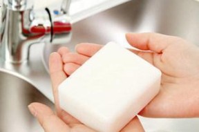 以油烟机肥皂清洗方法（油烟机保养小技巧）