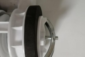 东芝马桶水箱坏了怎么办（马桶水箱一直流水原因解析）