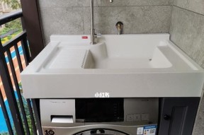 如何有效解决阳台洗衣机拐角问题（实用技巧教您打造完美洗衣空间）