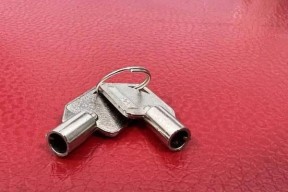 电脑主机梅花锁怎么开？需要什么工具？