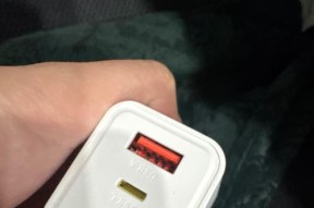 充电器C口插头的外观特征是什么？它与其他插头有何不同？