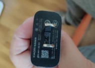 苹果充电器沾洗发水怎么清理？充电器还能用吗？