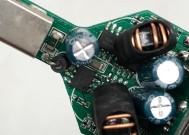 汽车越行充电器的工作原理是什么？