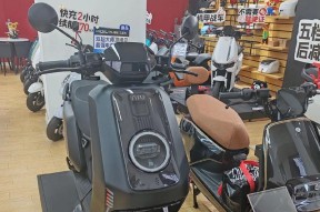 小牛nxt原装充电器功率是多少瓦？如何选择合适的充电器？