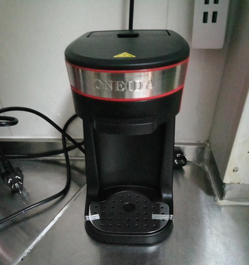 咖啡机塑料粘手的处理方法（解决咖啡机塑料粘手问题的实用技巧）  第2张