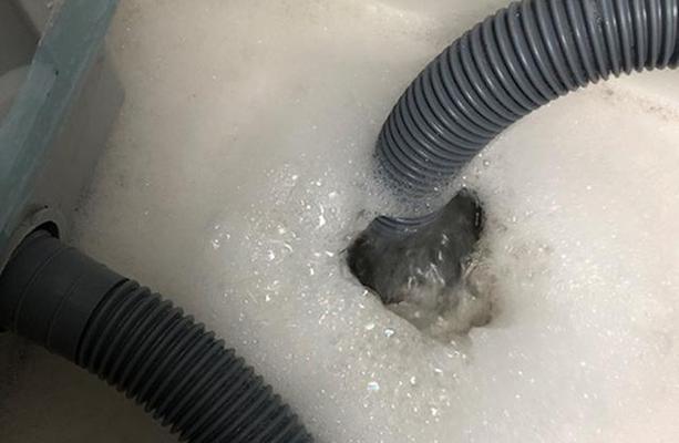 洗衣机不存水一直排水的原因及解决方法（探究洗衣机不存水一直排水的问题及其解决方案）  第1张