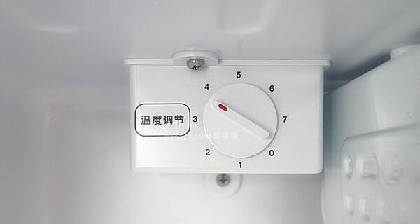 冰箱清洗攻略（简单有效的方法让你的冰箱焕然一新）  第3张