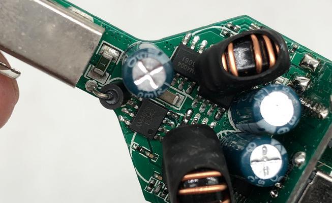 汽车越行充电器的工作原理是什么？  第1张