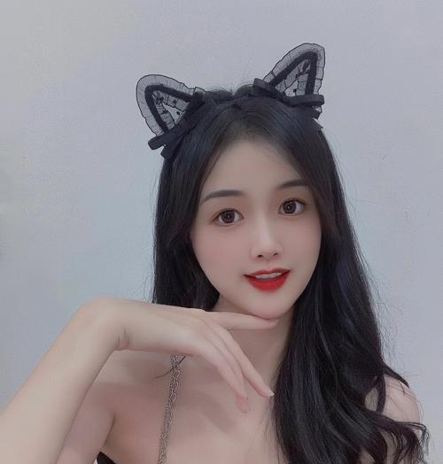 室内拍照姿势怎么摆？苹果手机看哪里更自然？  第2张