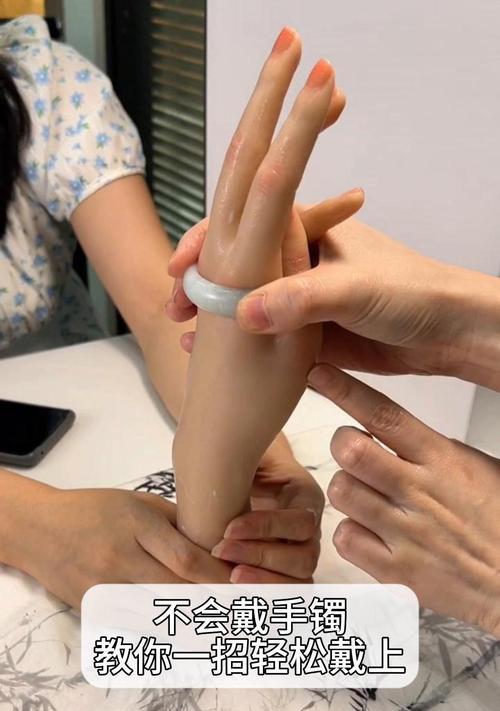 手机壳带手链怎么戴上？佩戴方法是什么？  第2张