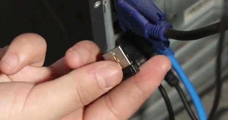 如何正确手持鼠标操作电脑？手持鼠标时常见问题有哪些？  第3张