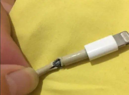 苹果充电器沾上番茄酱怎么清理？是否会影响充电器性能？  第2张